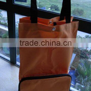 Folding shopping bag with wheel