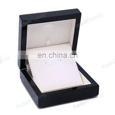 New Arrival Hot Selling Wooden Jewelry Box Custom Logo Pendant Earring Box Luxury Jewelry Box photo-3