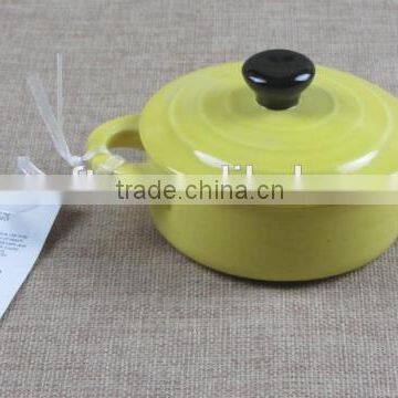 2015 ceramic bowl with lid and handle