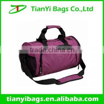 Travelling sports duffle bag with shoe compartment