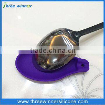 Custom silicone holder for spoon soup spoon rest