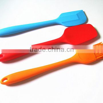 Wholesale non-stick food grade heat resistant kitchen cooking utensils seamless large 27-28cm silicone spatula set 3 supplier