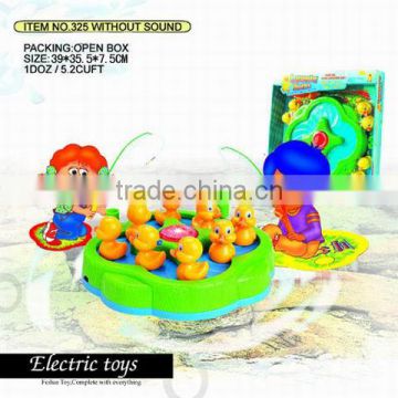 B/O motorized ducky-go-round game with light