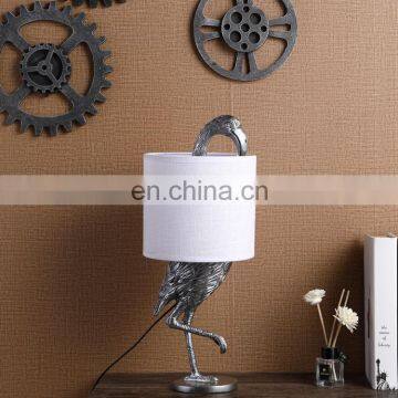 Creative red-crowned crane animal shape custom logo resin vintage table lamps for office