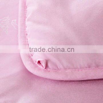 Traditonal plain design pink luxury king size handmade wool quilt