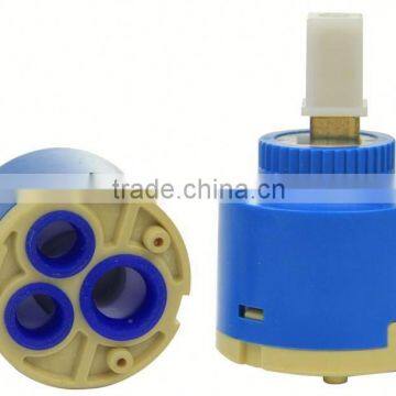 Famous Brand Brass Lever Faucet Ceramic Cartridge Without Distributor photo-4