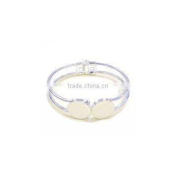 HINGED BANGLE WITH 15MM DISC