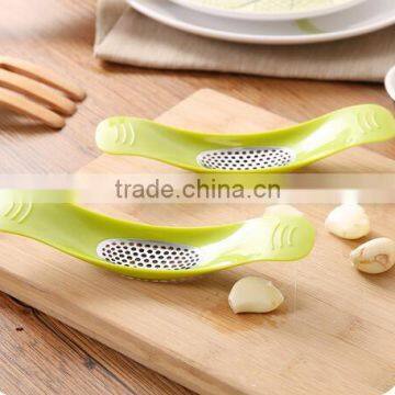 CY178 New Arrived Convient Cooking Tools Novelty Kitchen Garlic Press photo-2