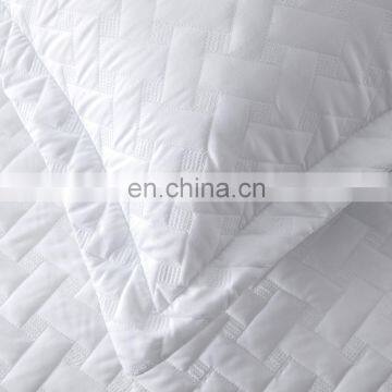 Soft 100% Polyester Fade Resistance Eco-friendly White Plain Quilt For Sale photo-4