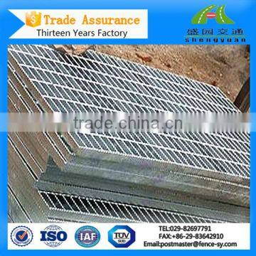 Grid mesh for walkway or platform