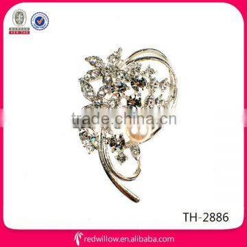 Factory wholesale glitter metal diamante pearl brooches for ladies