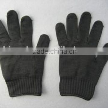 Metal mesh and polyester mixed anti-cut glove