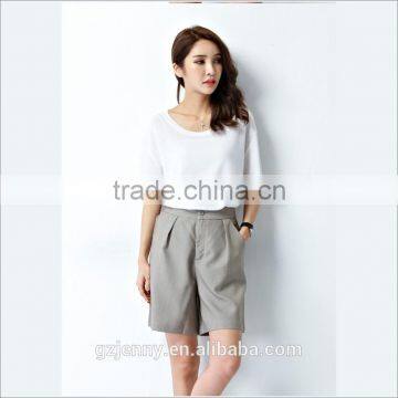 Wholesale Simple Black Cargo Walking Women Bermuda Shorts photo-3