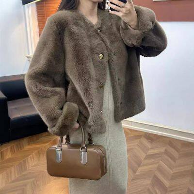 Winterliche neue Stil Minkpelzmantel, kurz, locker und schlankmachend für Frauen, südkoreanischer Stil Pelzmantel mit einstückigem Pelz photo-2