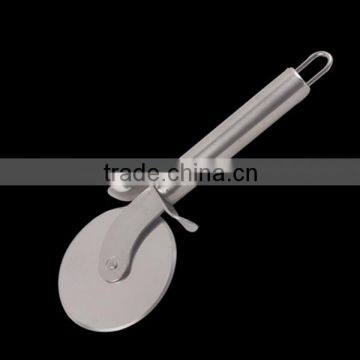 Stainless steel cover Pizza Cutting Roller Knife with high quality