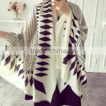 Wholesale Fashion Maxi Geometric Printed Fringe Viscose Rayon Shawl