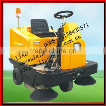 Ride-on type mechanical road cleaning equipment