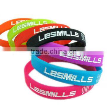 New design pretty charm most popular fashion embossed silicone bracelet