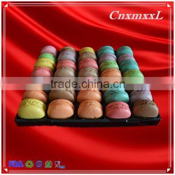 35 Macaron tray with clear PET and black PS