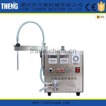 Plastic liquid filling machine for bottle