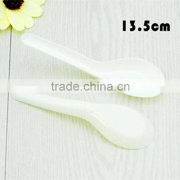 Hot Sale White Disposable Plastic Tableware Spoon for Takeaway Food Usage