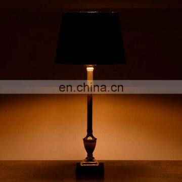 New Design Decoration Metal Desk Lamp and Modern Table Lamp photo-4