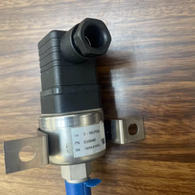 Danfoss pressure sensor, model CN: 0-160 PSIS, PN: 9306440, SN: 19206-01X33L. Suitable for various industrial applications
