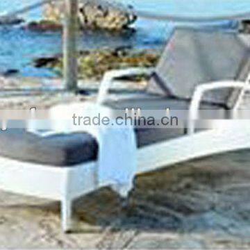 top-quality rattan/wicker outdoor beach lounger