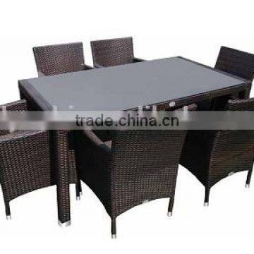 rattan round dining table