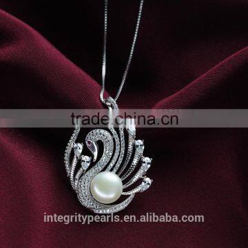 10-11mm Elegant Beautiful Swan Shaped Real Freshwater Pearl Pendant With Silver