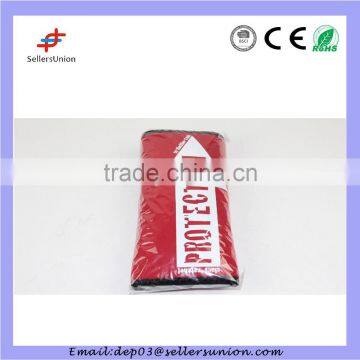 Heat insulating bottle sleeve