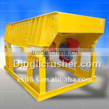 Large capacity and high efficiency vibrating grizzly screen feeder