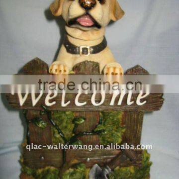 Polyresin wobbly head dog with "Welcome" sign