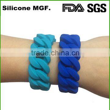 USA hot sale silicone bracelet for women and mans gifts with metal charm