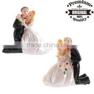 polyresin cute wedding cartoon couple decoration