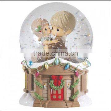 Lovely Weeding Decoration Couple Snow Globe for Sale