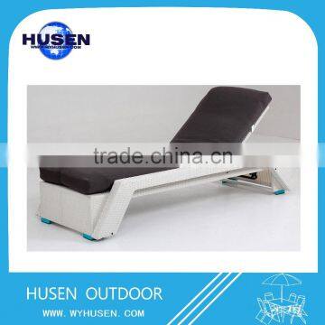 Economic durable rattan sun lounger