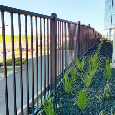Wholesale Modern Black Powder-Coated Anti-Rust Zinc Steel Fence for Villas, Residential Backyards, and Guardrails