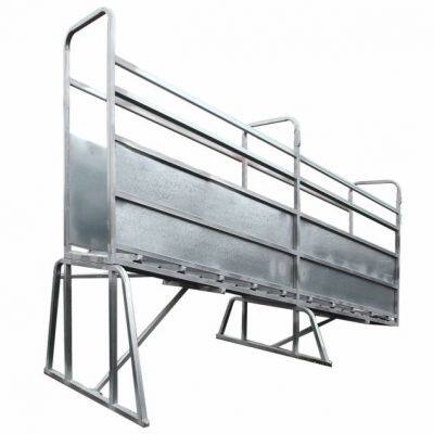 Heavy Duty Cattle Loading Ramp With Winch Galvanized Portable Livestock Cattle Goat Sheep Loading Ramp