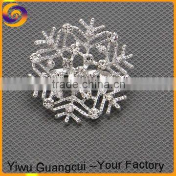 New design zinc alloy christmas decoration snow brooch