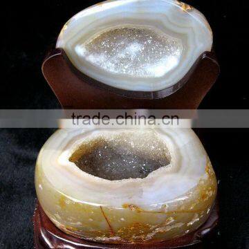 Decorative large agate quartz geode cornucopia