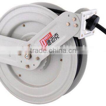 Retractable hydraulic oil hose reel