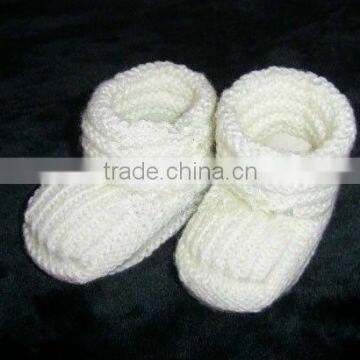 white color plain deisgn handmade baby socks