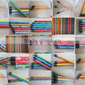 Zhenmao Factory Direct Sale PVC Coated Wooden Broom Stick with Monochrome,Polychrome or Flower Design for Choice