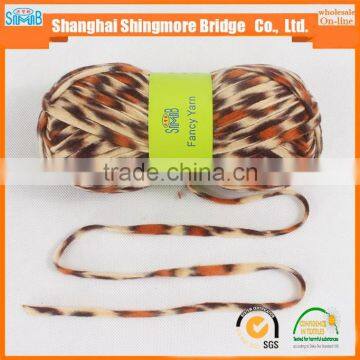 China Knitting Yarn Gold Supplier Hot Wholesale 100 Polyester Chenille Yarn With a Low Price photo-2