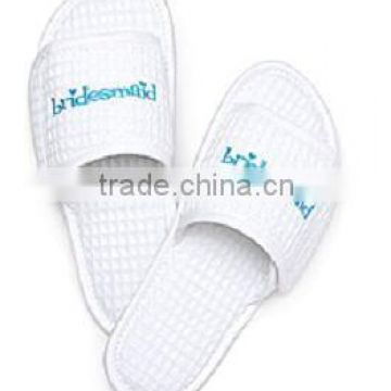 Waffle disposable hotel slipper with embroideried customized logo