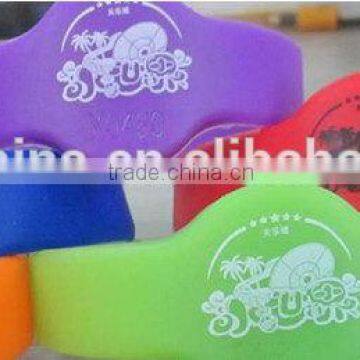 Alibaba china 2014 new waterproof silicone rfid bracelet