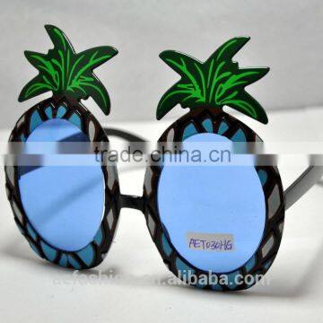 A fuuny pineapple shape glasses ,hot sales party glasses