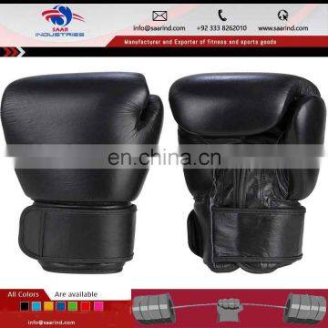 Boxing gear/Boxing gloves