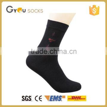 2016 Wholesale Absorbency and permeab New design solid color men dress socks